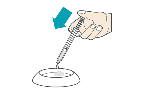 画像:少量のフードにかける