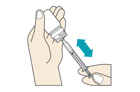 画像:シリンジでセミントラ®を吸い取る