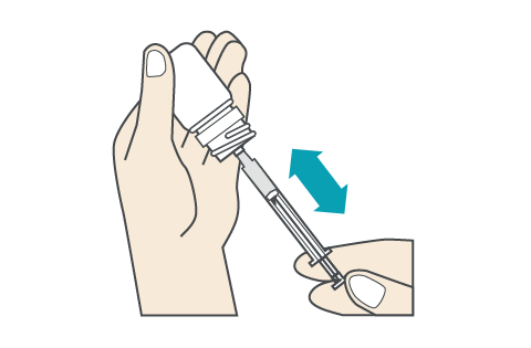 画像:シリンジでセミントラ®を吸い取る